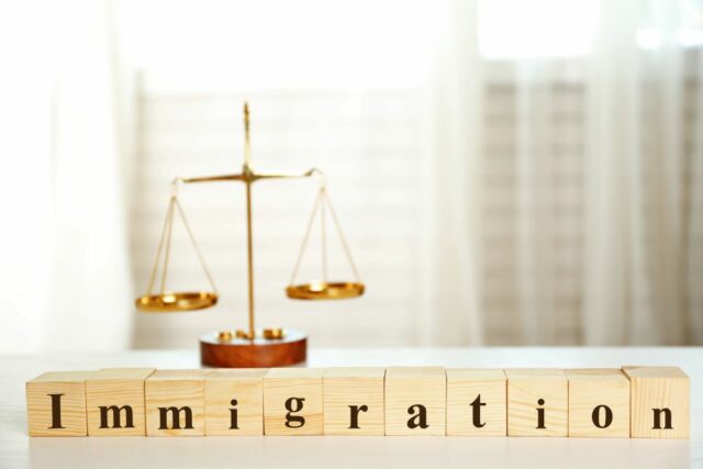 pourquoi-embaucher-un-avocat-en-droit-de-limmigration -640x427 Un ancien braqueur de banques, ayant réussi près de 40 opérations sans violence, se confesse